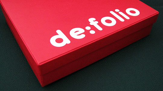 Photograph of the box of de:folio.